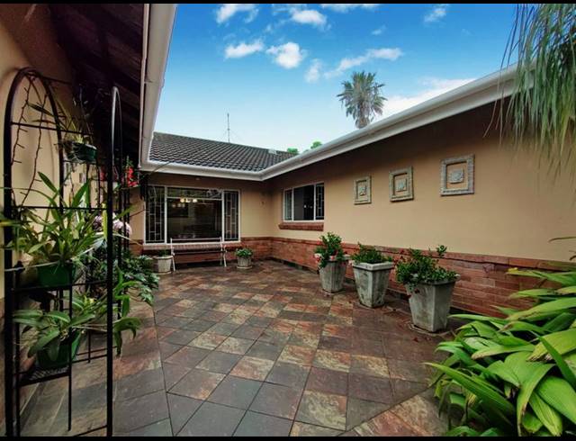 4 BEDROOM HOUSE FOR SALE IN HAYFIELDS